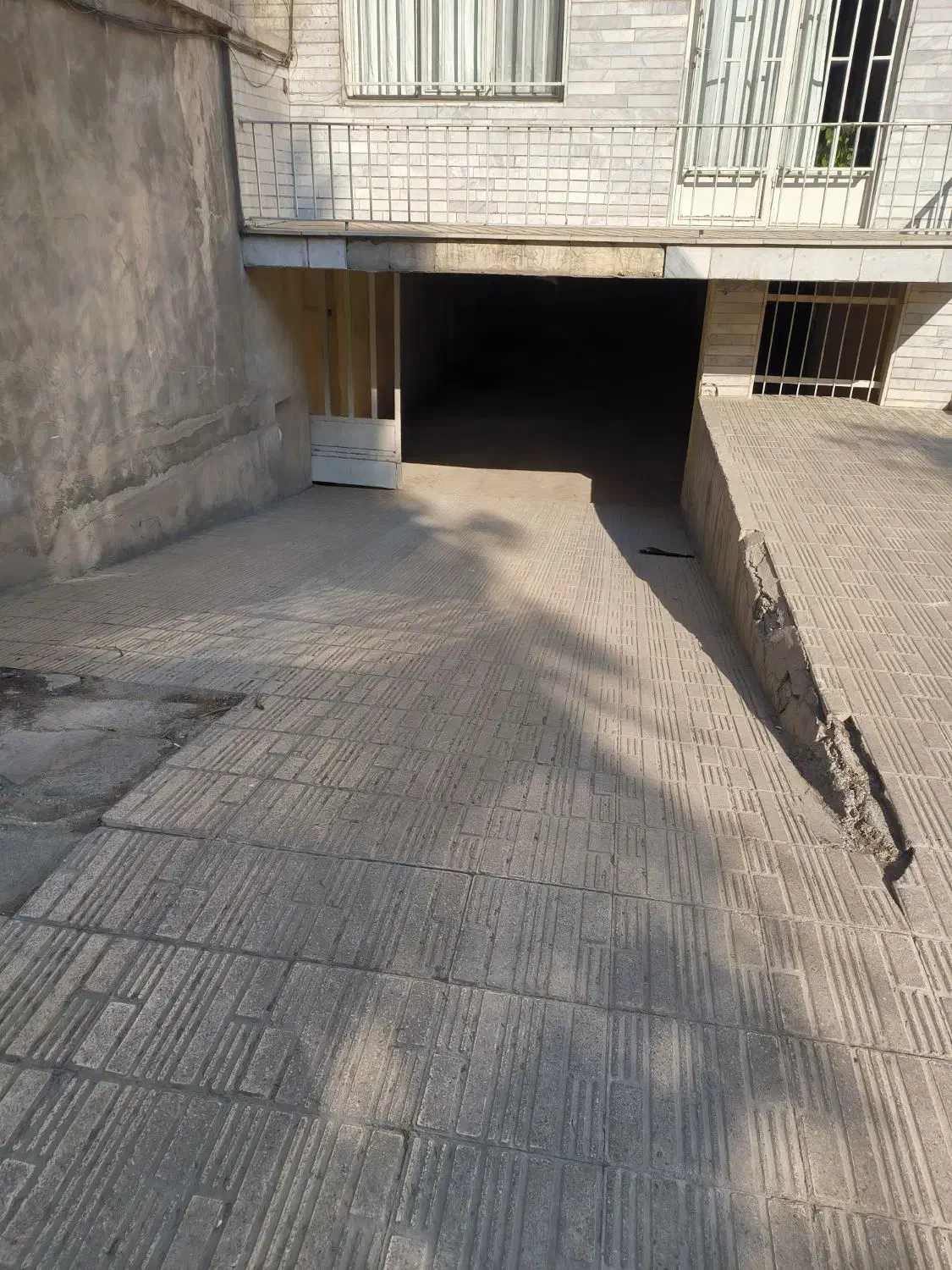 ۱۴۰ متر سه خواب بهار تهرانپارس غرق نور طبقه آخر