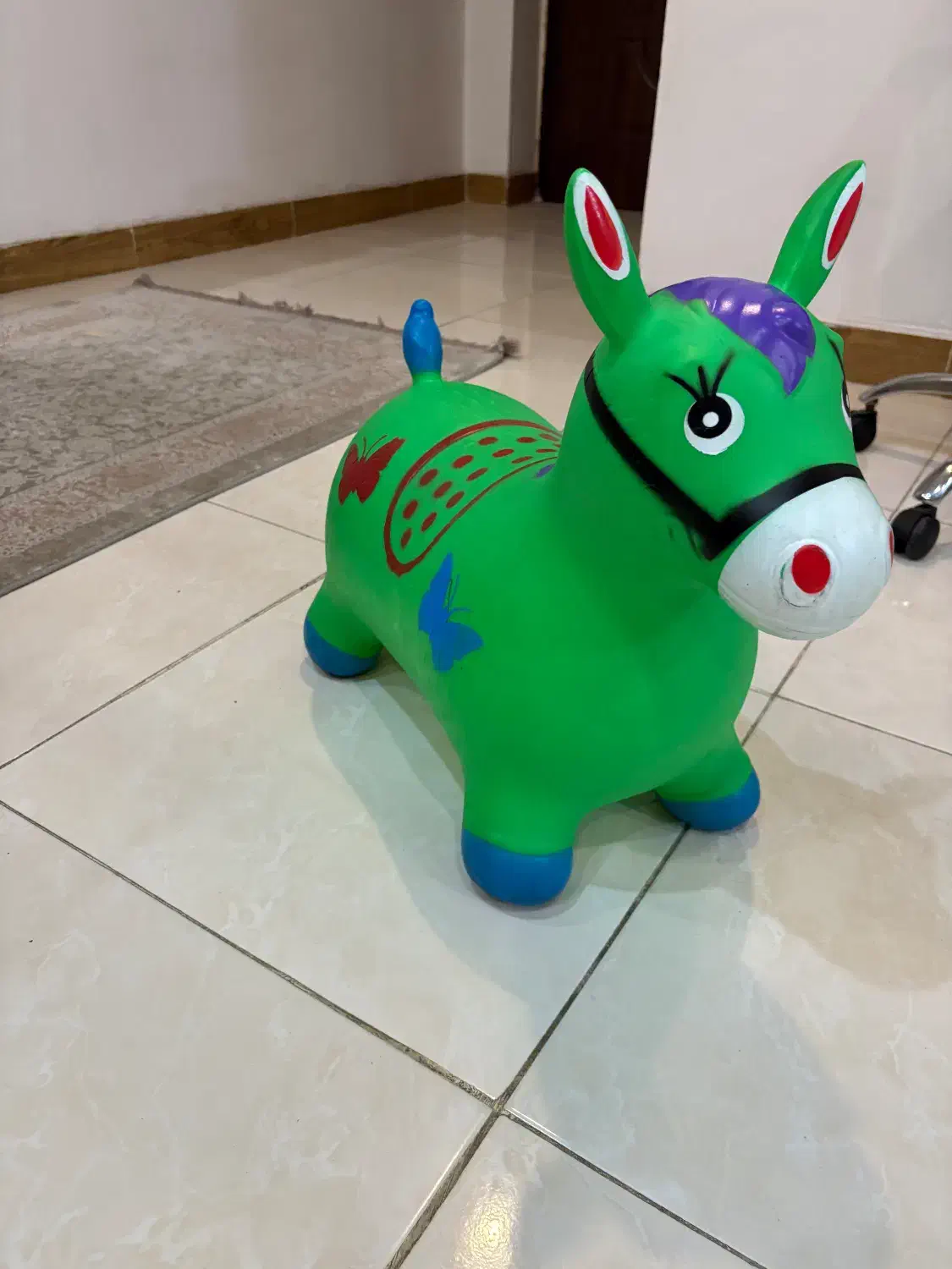 یک عدد اسب عروسکی و صندلی کودک|اسباب‌بازی بچه|رشت, حمیدیان|دیوار