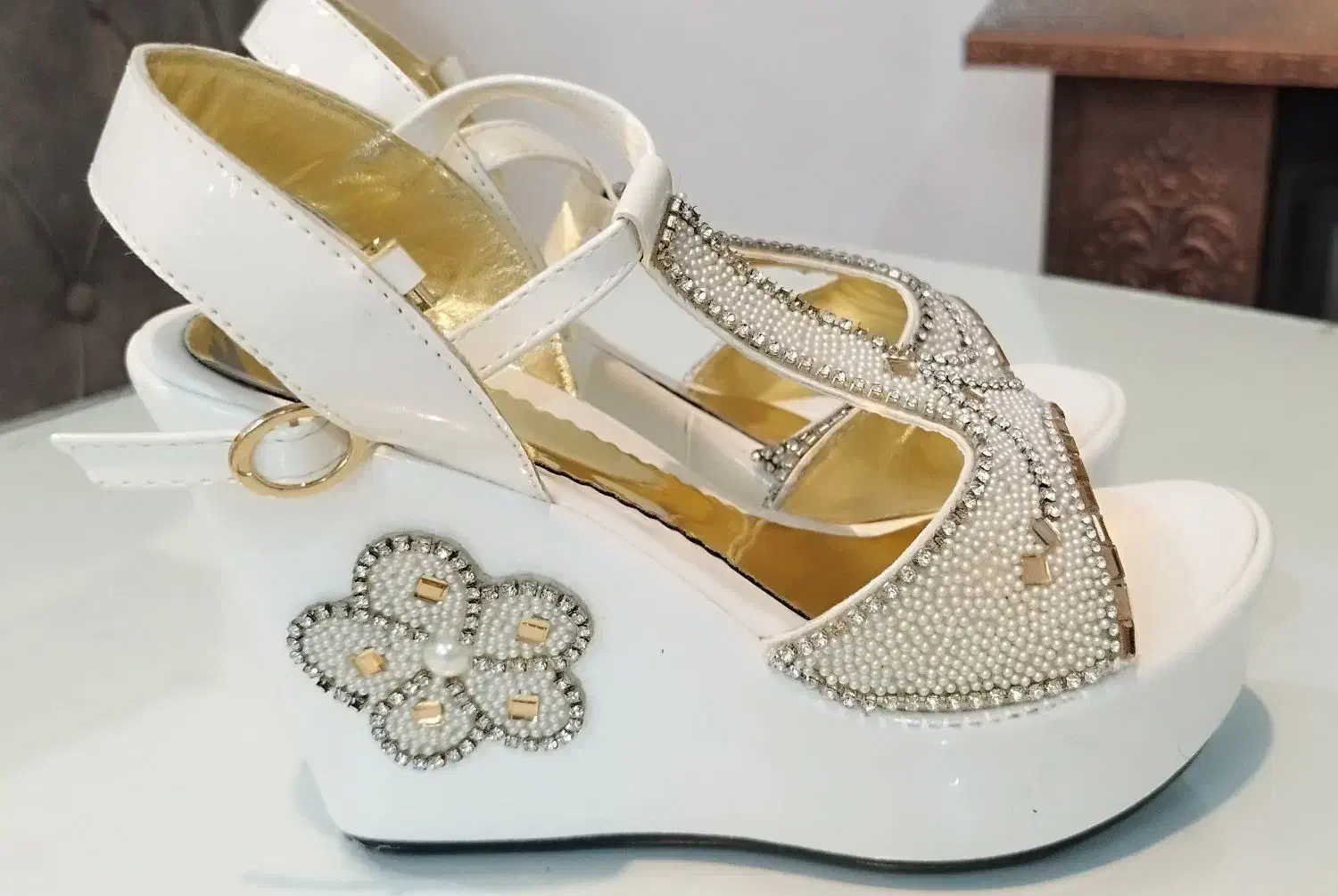 کفش|کیف، کفش، کمربند|اندیشه, اندیشه فاز ۱|دیوار