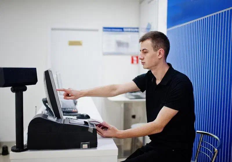 استخدام صندوقدار آقا و سالن‌دار خانم|استخدام خدمات فروشگاه و رستوران|میناب, |دیوار