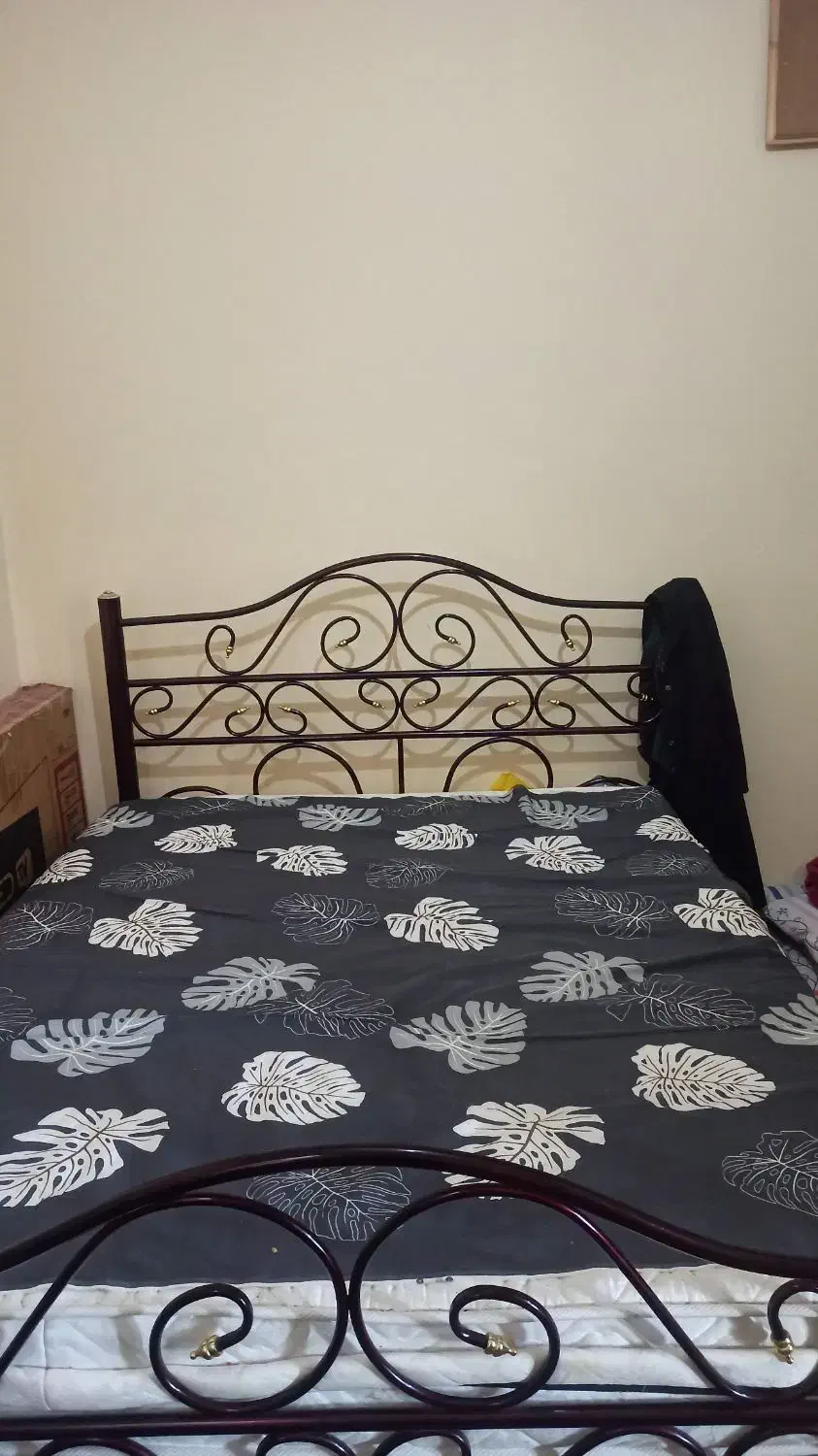 تخت فلزی دو نفره|تخت و سرویس خواب|رشت, کوی قدس|دیوار