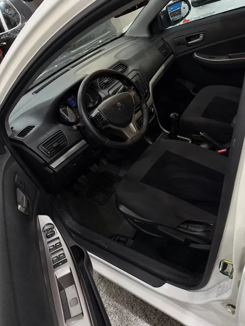 شاهین با سانروف ۱۴۰۱|خودرو سواری و وانت|شاهینشهر, گزبرخوار|دیوار