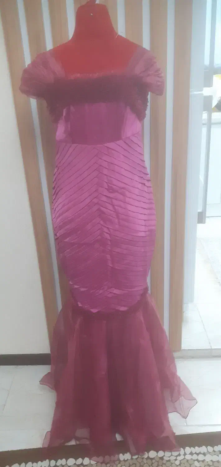 تعدادی لباس مجلسی|لباس|لنگرود, |دیوار