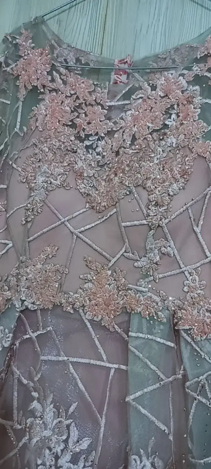 لباس مجلسی سنگدوزی|لباس|لاهیجان, گلستان|دیوار