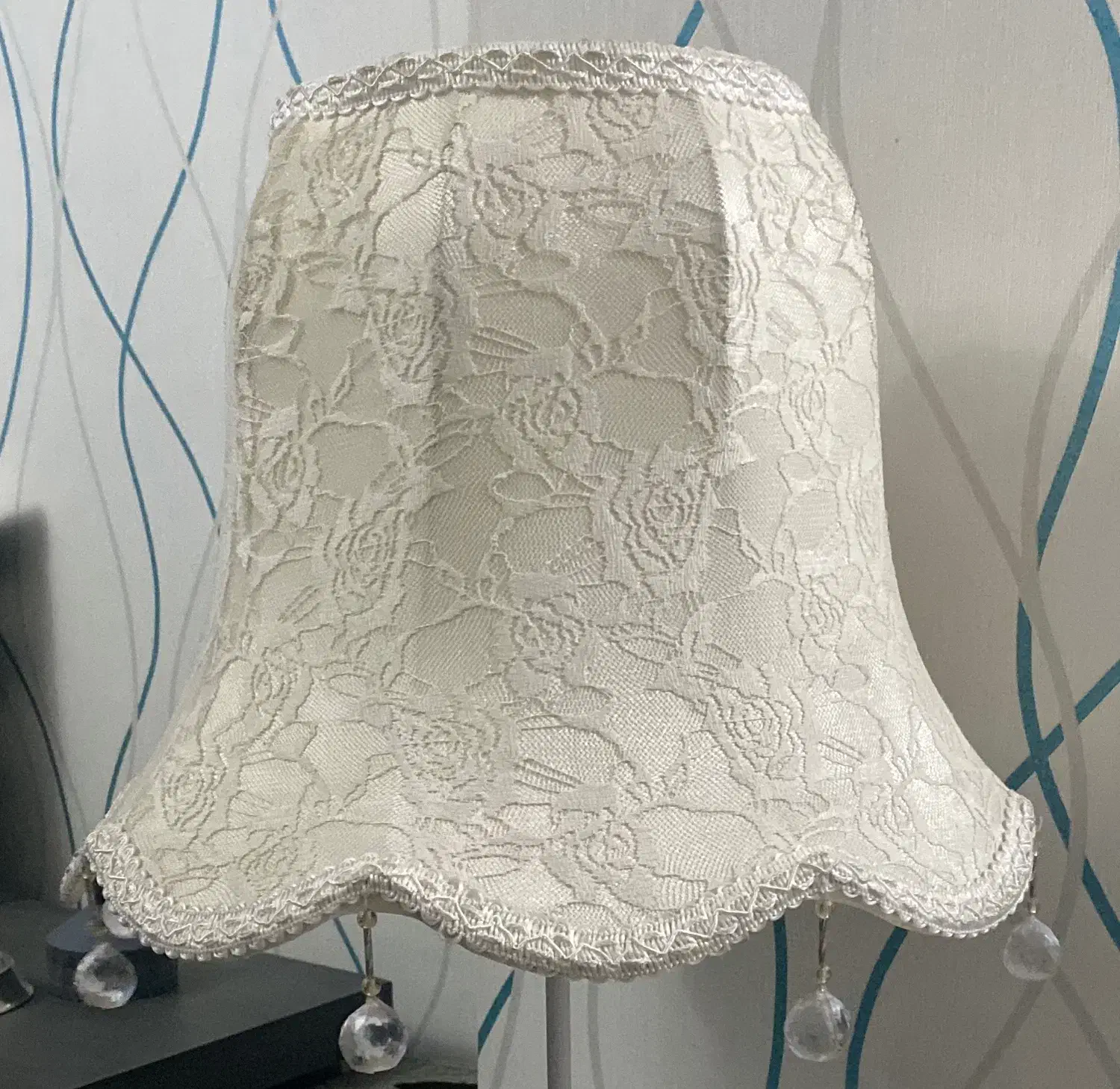 شید رومیزی کنار سالنی و لوستر زیر قیمت و گلدان|لوستر و چراغ آویز|شهریار, شهرک شاهد|دیوار