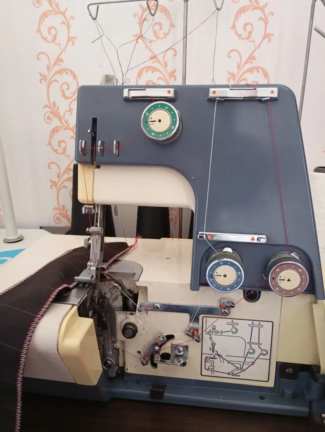 چرخ  سردوز سه نخ جگوار|چرخ خیاطی و ریسندگی|گلبهار, شهر جدید گلبهار|دیوار