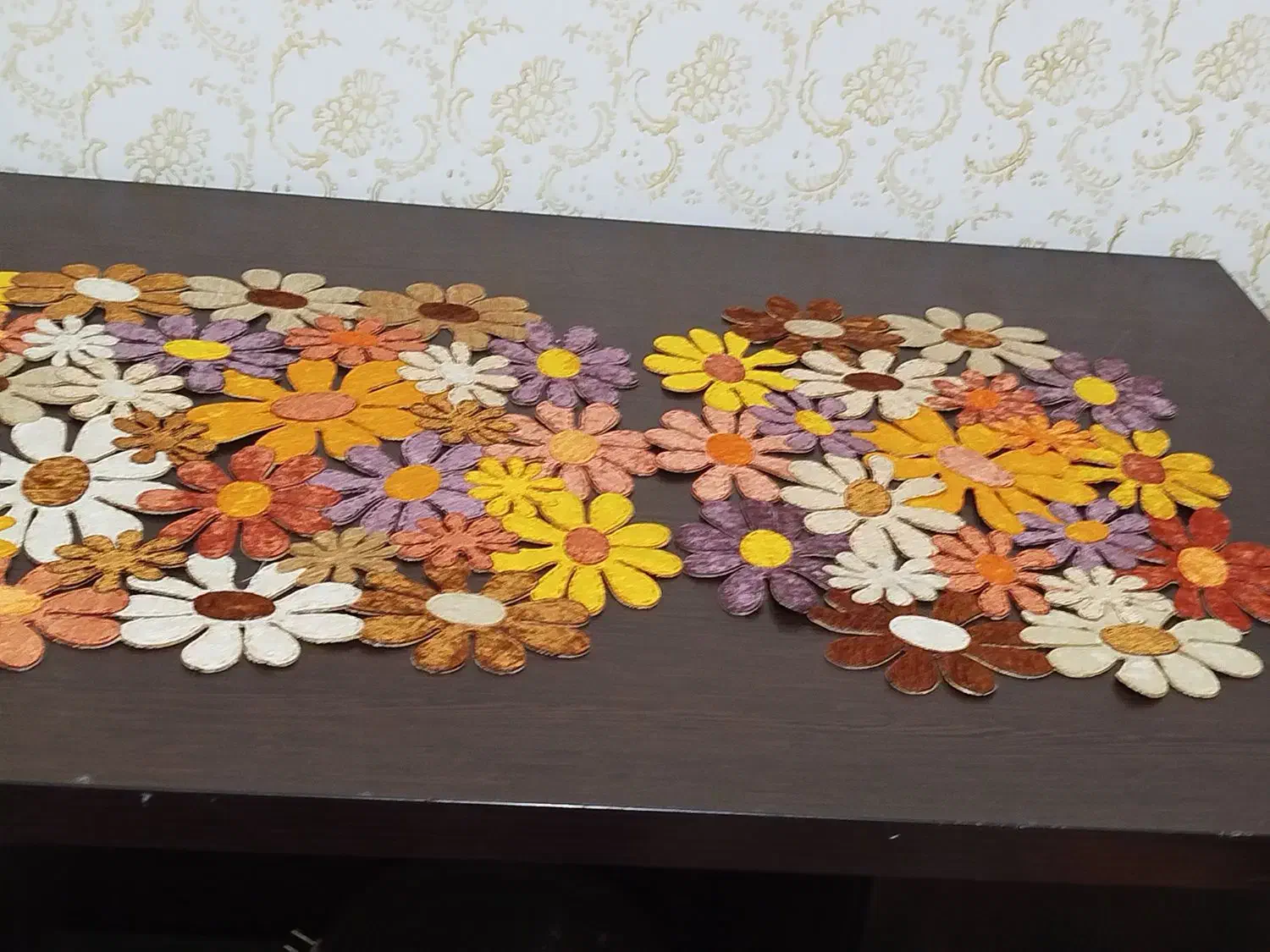 رومیزی|پرده، رانر، رومیزی|قم, بنیاد|دیوار