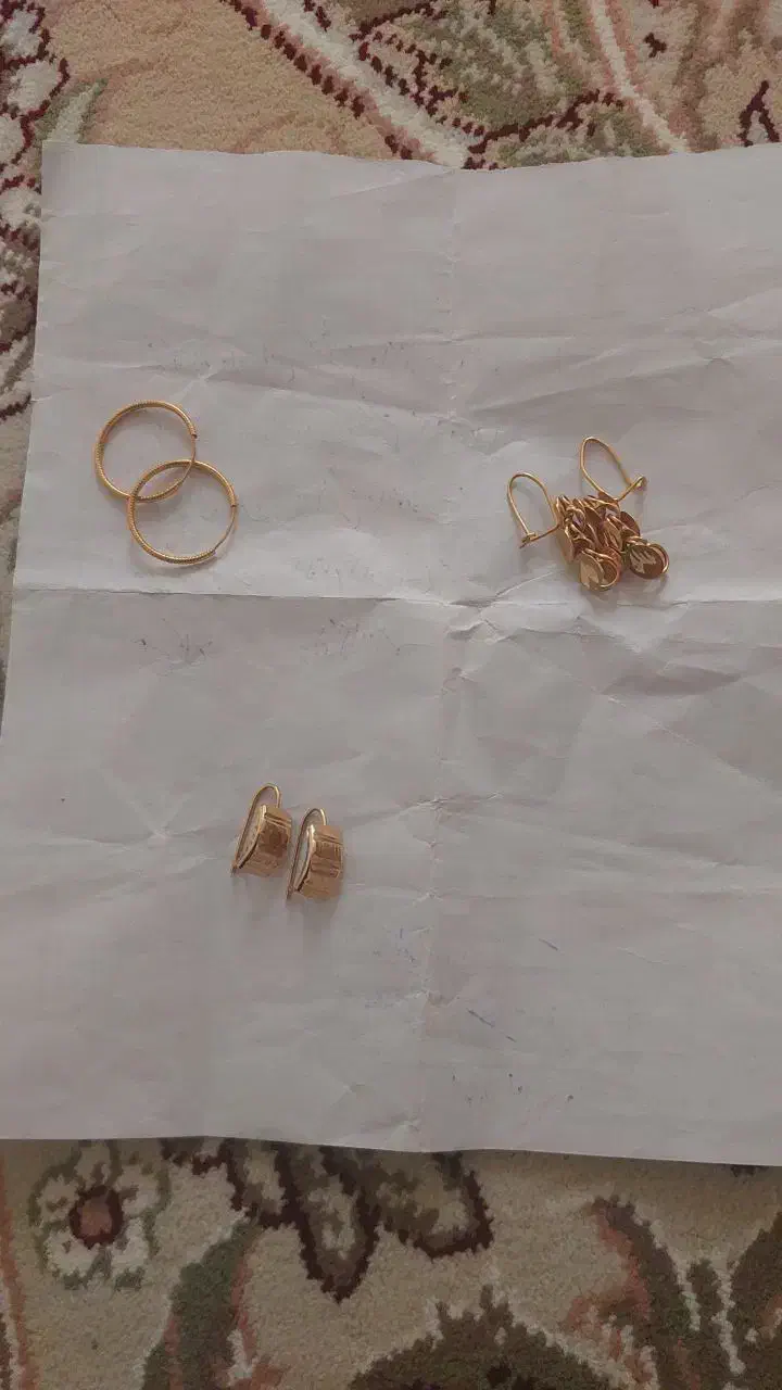 حدود پنج ونیم گرم طلا که سه جفت گوشوارس|جواهرات|کرمانشاه, |دیوار