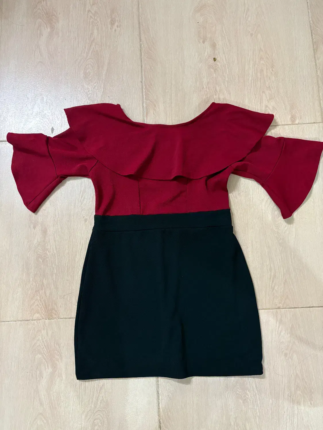 پیراهن مجلسی|لباس|ساری, |دیوار