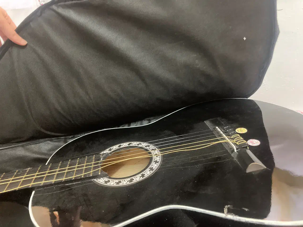 گیتار مشکی king|گیتار، بیس، امپلیفایر|قم, شهرک امام حسن|دیوار