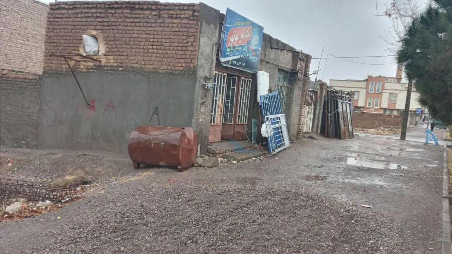 در باغ ،در گاراژ ،در حیاط .پنچره.|مصالح و تجهیزات ساختمان|تایباد, |دیوار