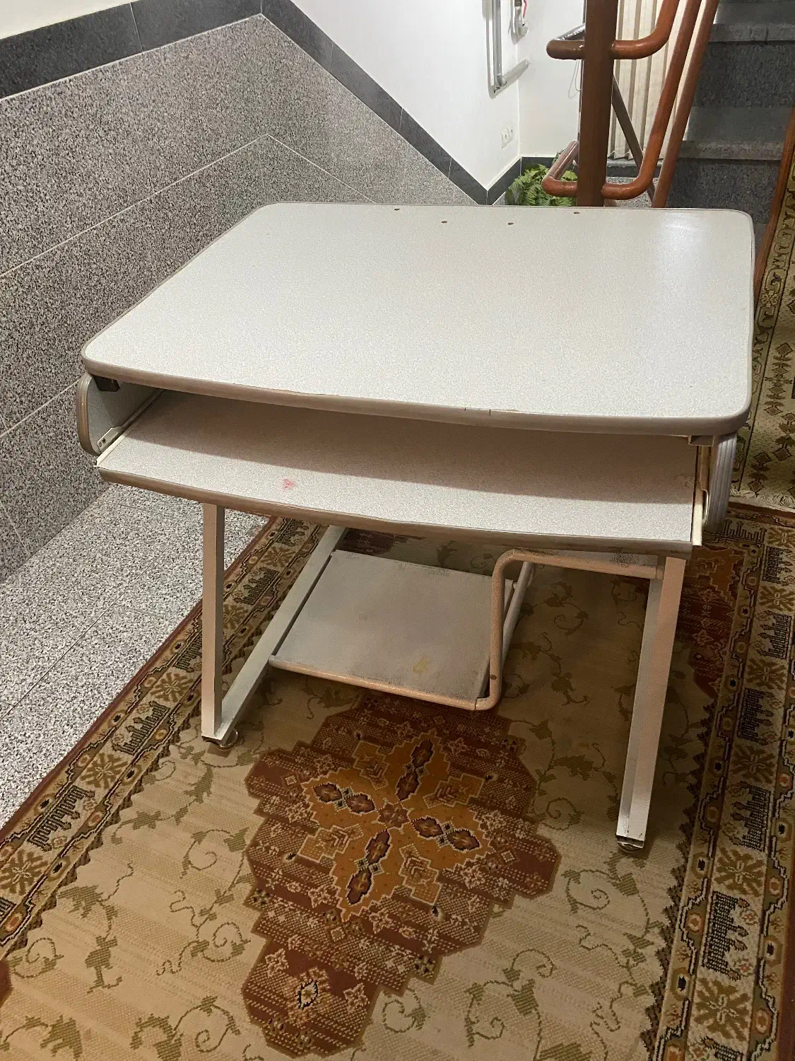 میز کامپیوتر|میز تحریر و کامپیوتر|سلماس, |دیوار