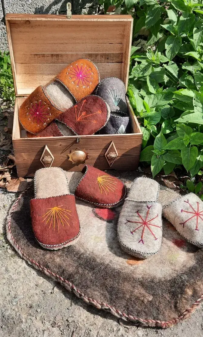 دمپایی نمدی صنایع دستی|کیف، کفش، کمربند|رشت, هلال احمر|دیوار