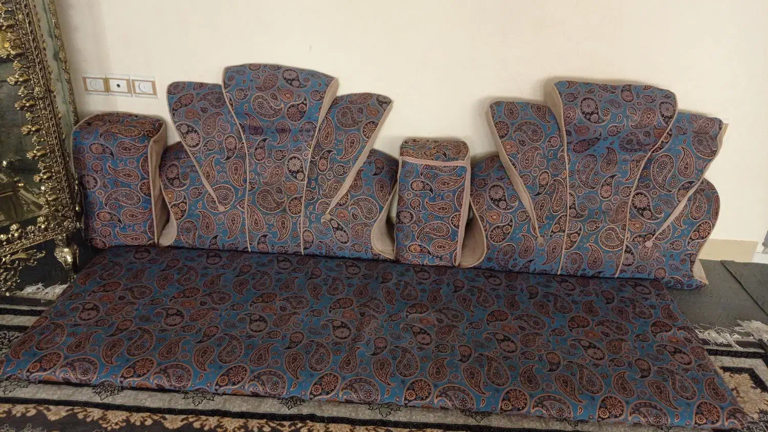 شاه نشین|پشتی|خرمآباد, |دیوار