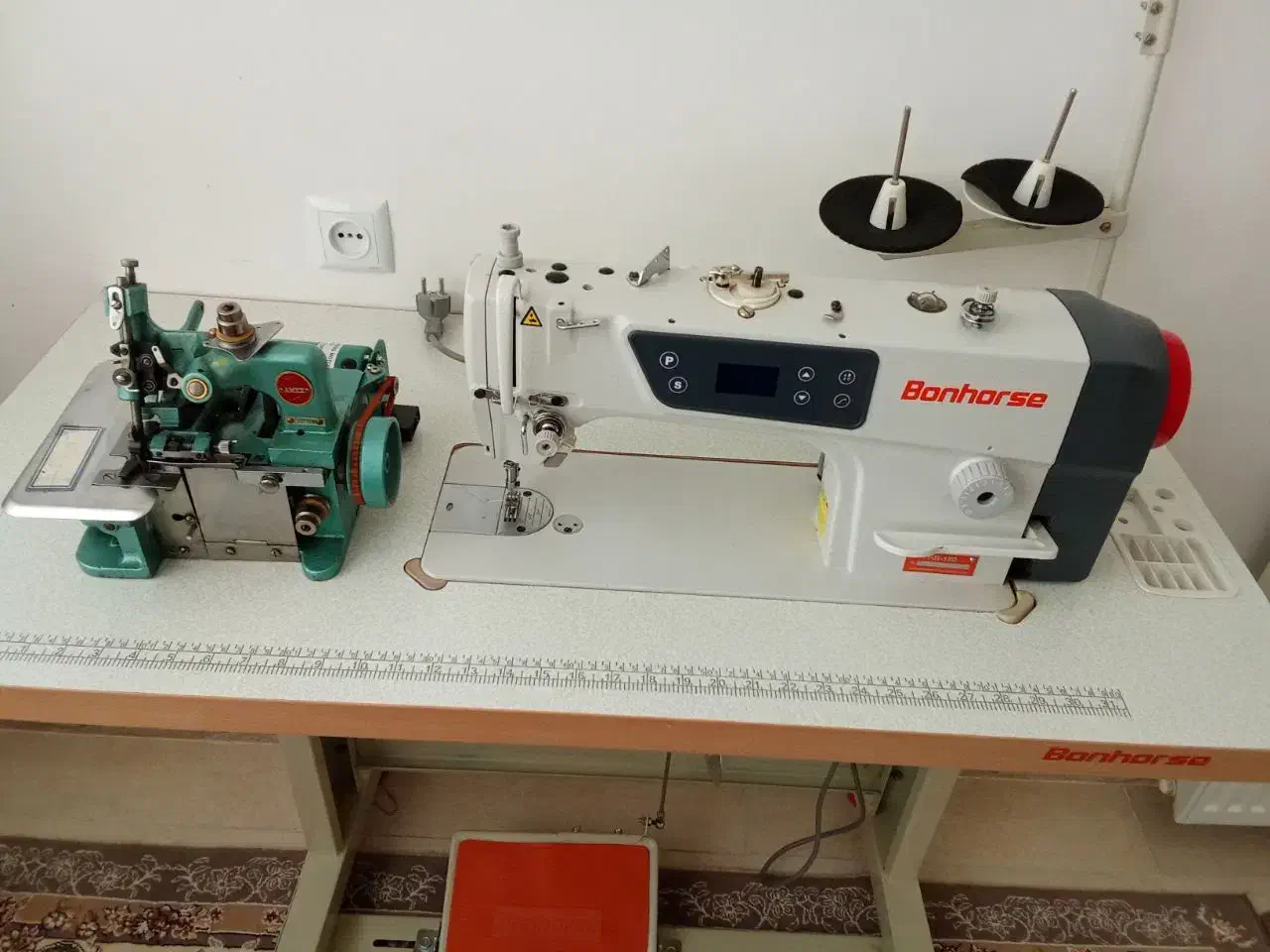 فروش چرخ خیاطی و تختخواب|چرخ خیاطی و ریسندگی|بوکان, |دیوار