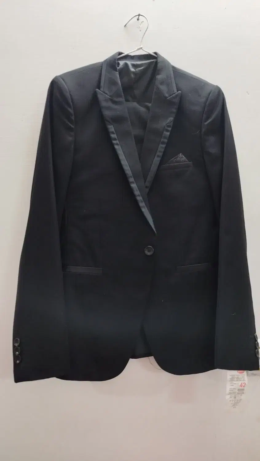 کت شلوار|لباس|سبزوار, قلعه‌نو دهزار|دیوار