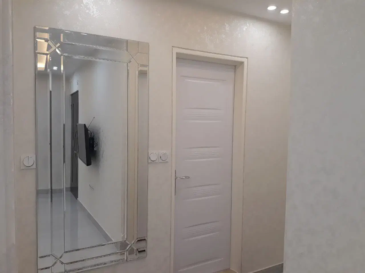 واحد تمیز،فاصله ۲دقیقه با شهرداری وگاری کباب و چای|اجارهٔ کوتاه‌مدت آپارتمان و سوئیت|رشت, حاجی آباد|دیوار