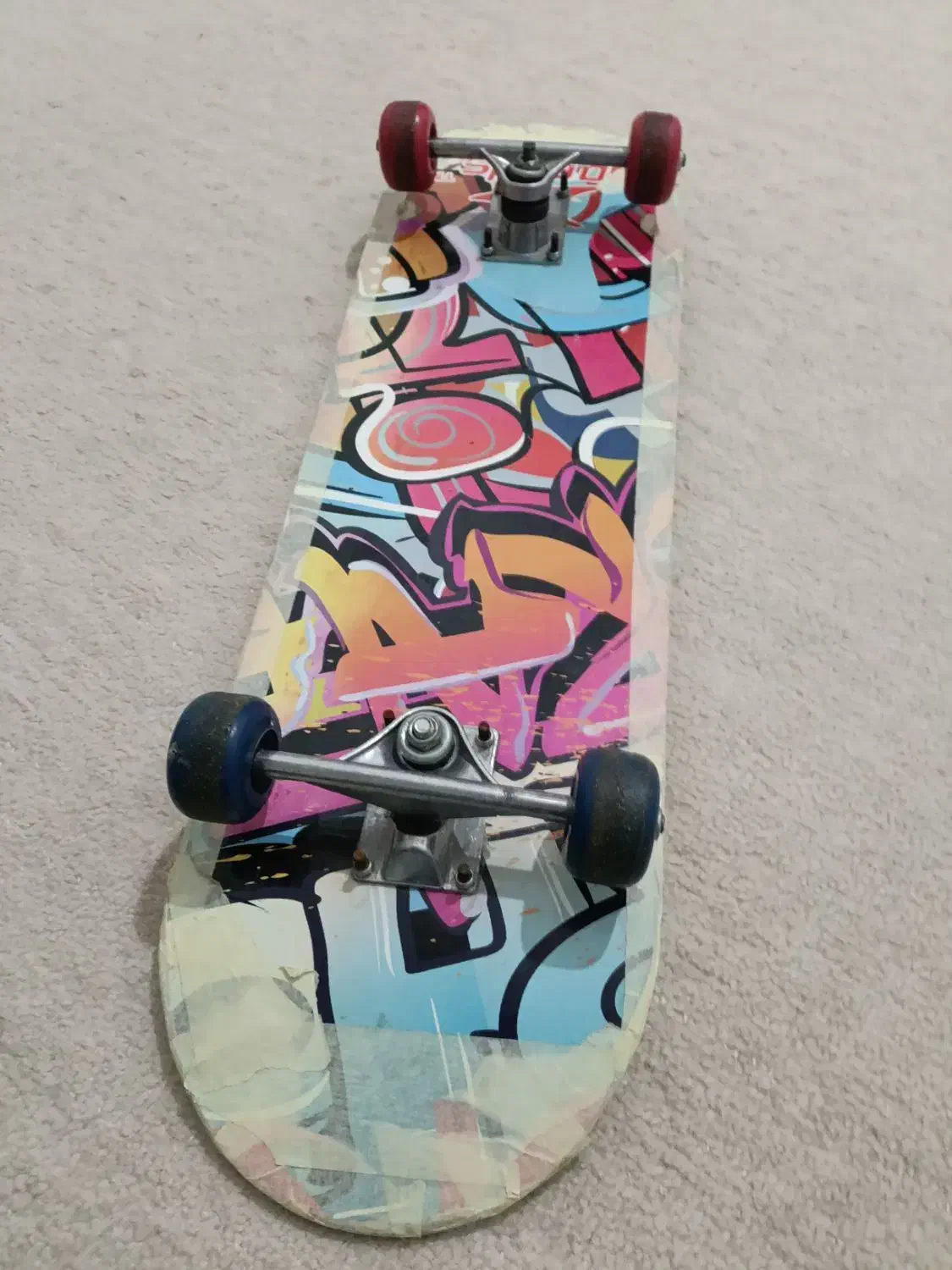 اسکیت برد|دوچرخه، اسکیت، اسکوتر|رباط‌کریم, رباط‌کریم|دیوار