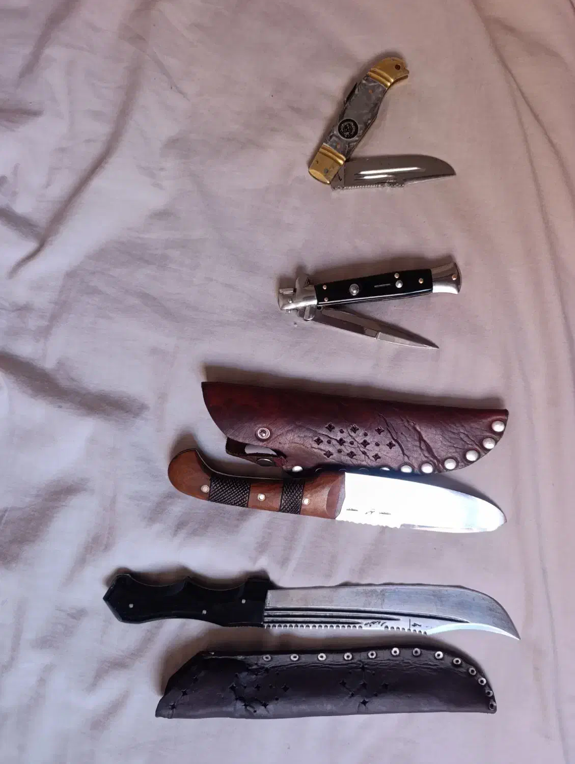 تعدادی کارد و چاقو|کلکسیون اشیاء عتیقه|قزوین, |دیوار