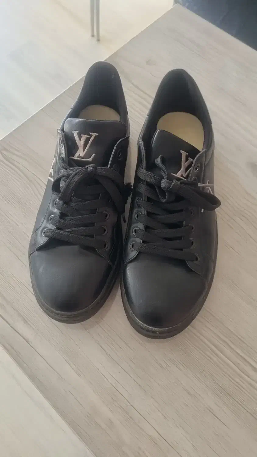 تعدا ی کیف وکفش|کیف، کفش، کمربند|اردبیل, |دیوار