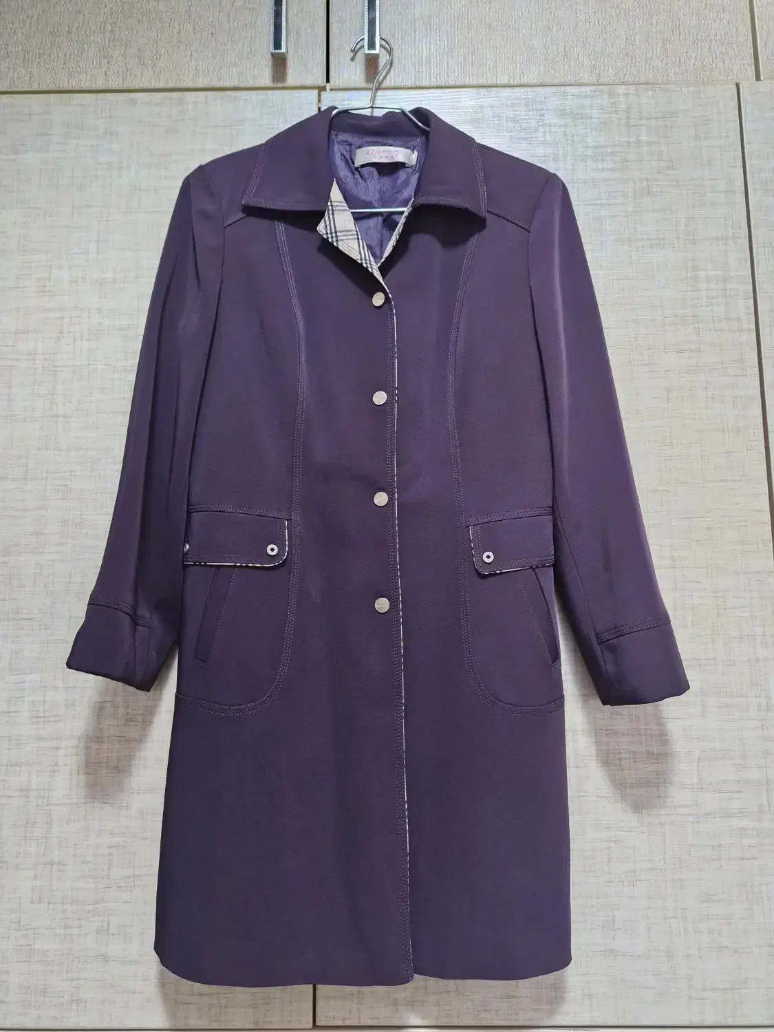 تعدادی کاپشن و بارانی بسیار گرم|لباس|رشت, یخسازی|دیوار