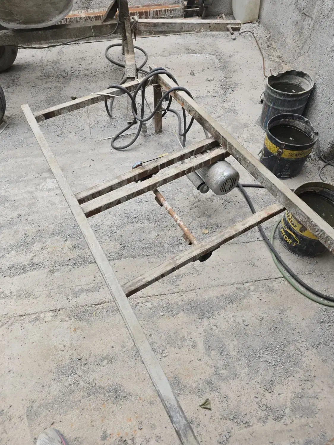 دستگاه ویبره پایه بتن با قالب|مصالح و تجهیزات ساختمان|اردبیل, |دیوار