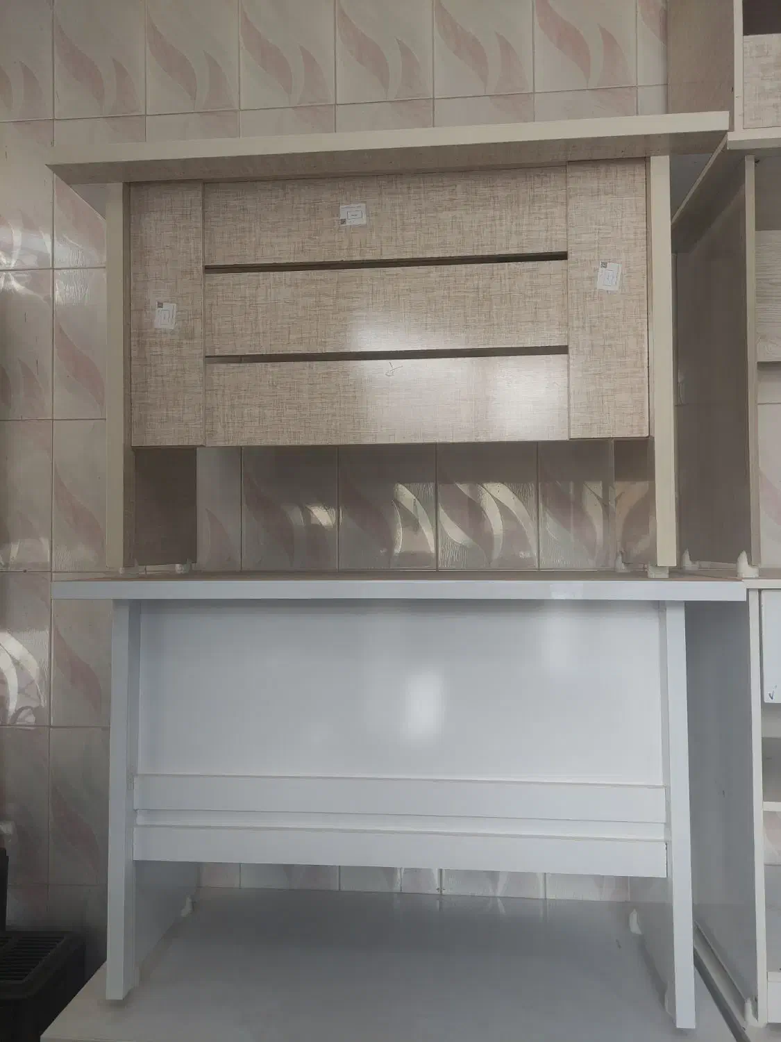 میز تحریر (میز کارمندی)|میز تحریر و کامپیوتر|ارومیه, |دیوار