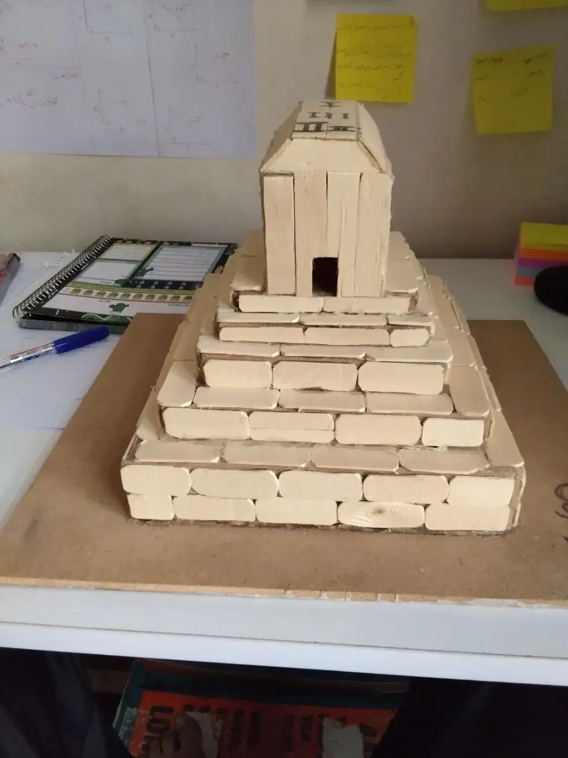 مقبره کوروش بزرگ|مجسمه، تندیس، ماکت|نورآباد, |دیوار