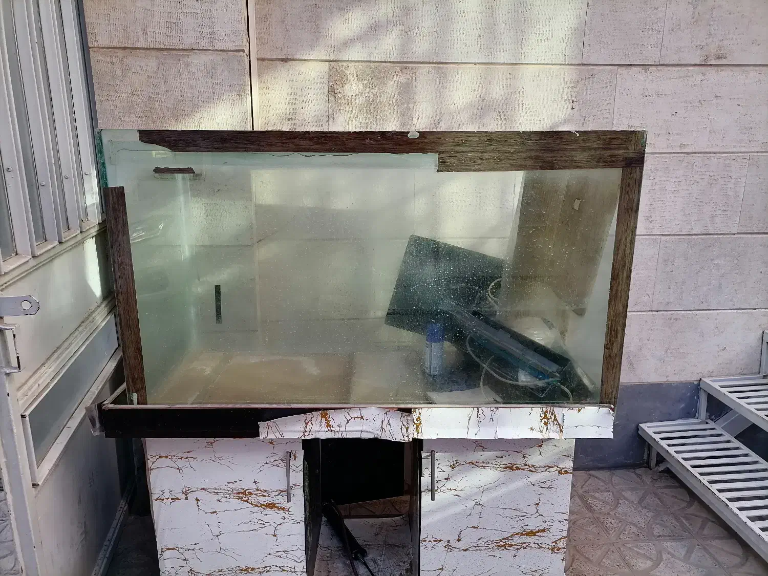 آکواریوم|ماهی|اندیشه, اندیشه فاز ۳|دیوار