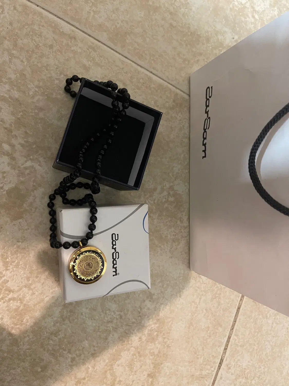 گردنبند و ان یکاد زرسام دارای ورق طلا مناسب هدیه|جواهرات|اصفهان, مرداویج|دیوار