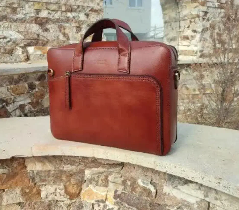 تولید انواع محصولات چرمی دست دوز|کیف، کفش، کمربند|بیرجند, |دیوار