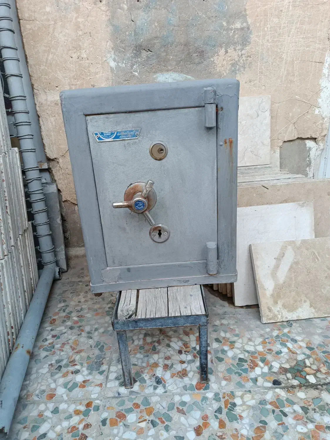 گاوصندوق|ابزارآلات|ایذه, |دیوار