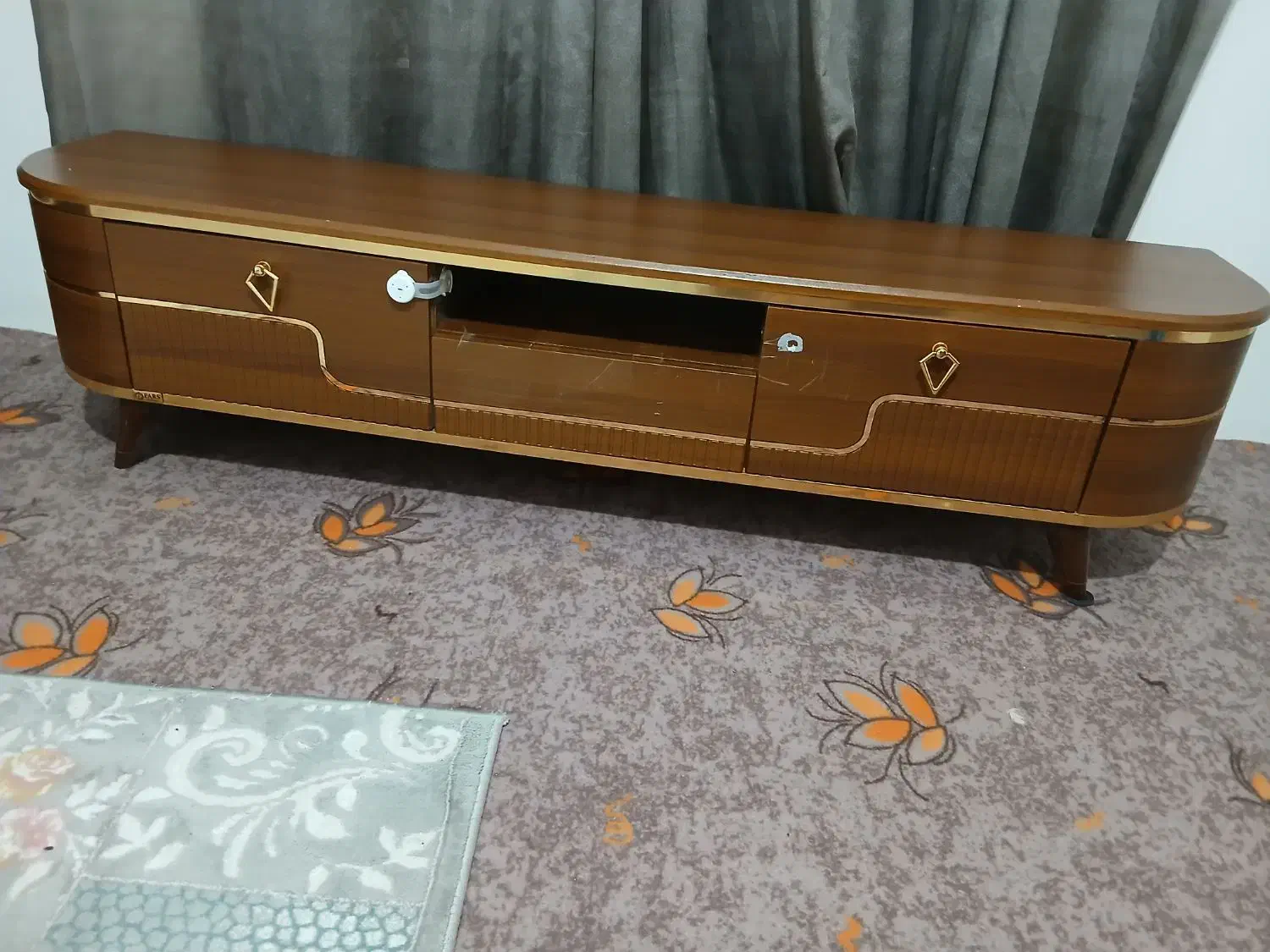 در حدنو|میز تلویزیون|رشت, لاکان|دیوار