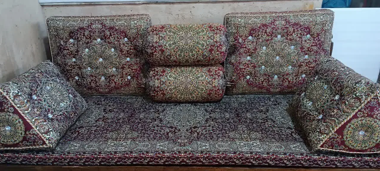 طرح چهل 40|پشتی|قم, چهل درخت‎|دیوار