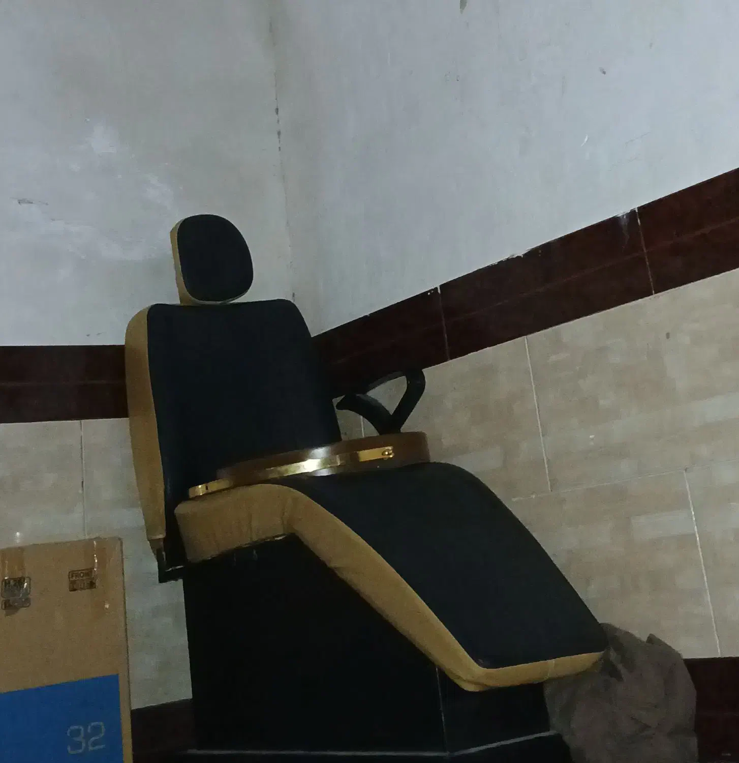 صندلی آرایشگاه|آرایشگاه و سالنهای زیبایی|دهدشت, |دیوار