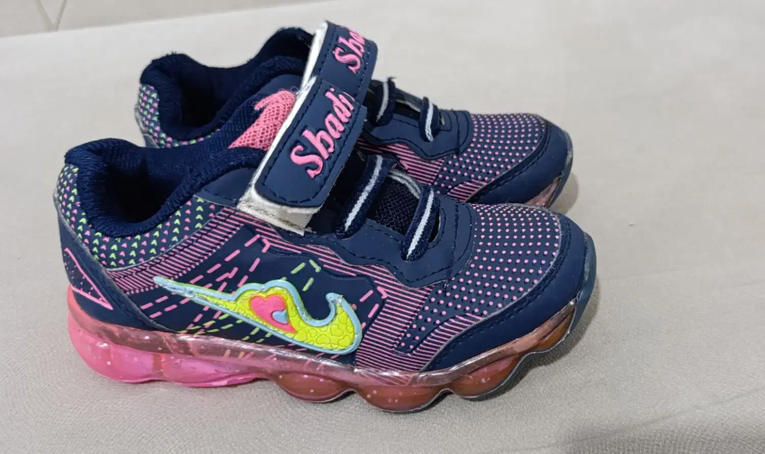 فروش کفش اسپرت بچگانه|کفش و لباس بچه|سنندج, |دیوار