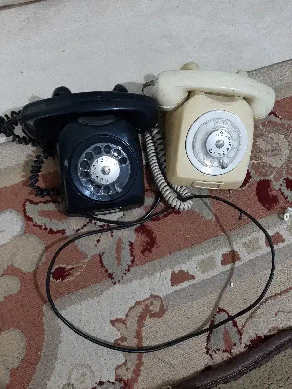 تلفن قدیمی|کلکسیون اشیاء عتیقه|باغستان, |دیوار