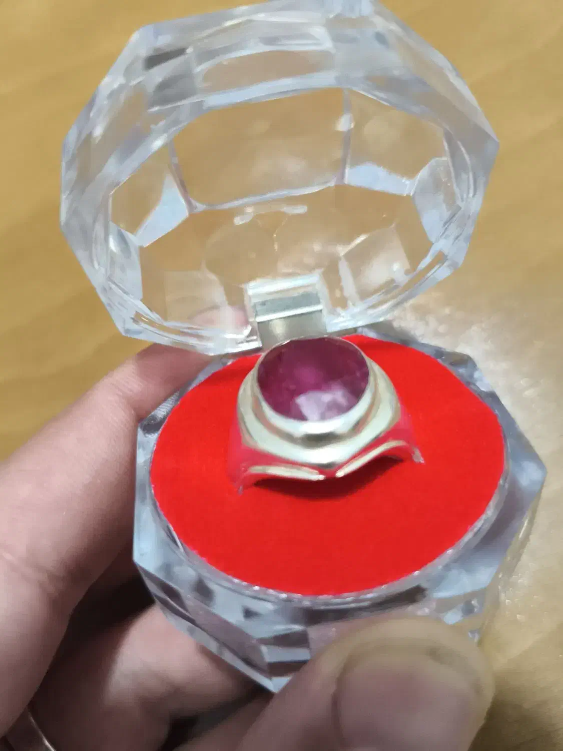 یاقوت برمه رگه دار|جواهرات|همدان, |دیوار