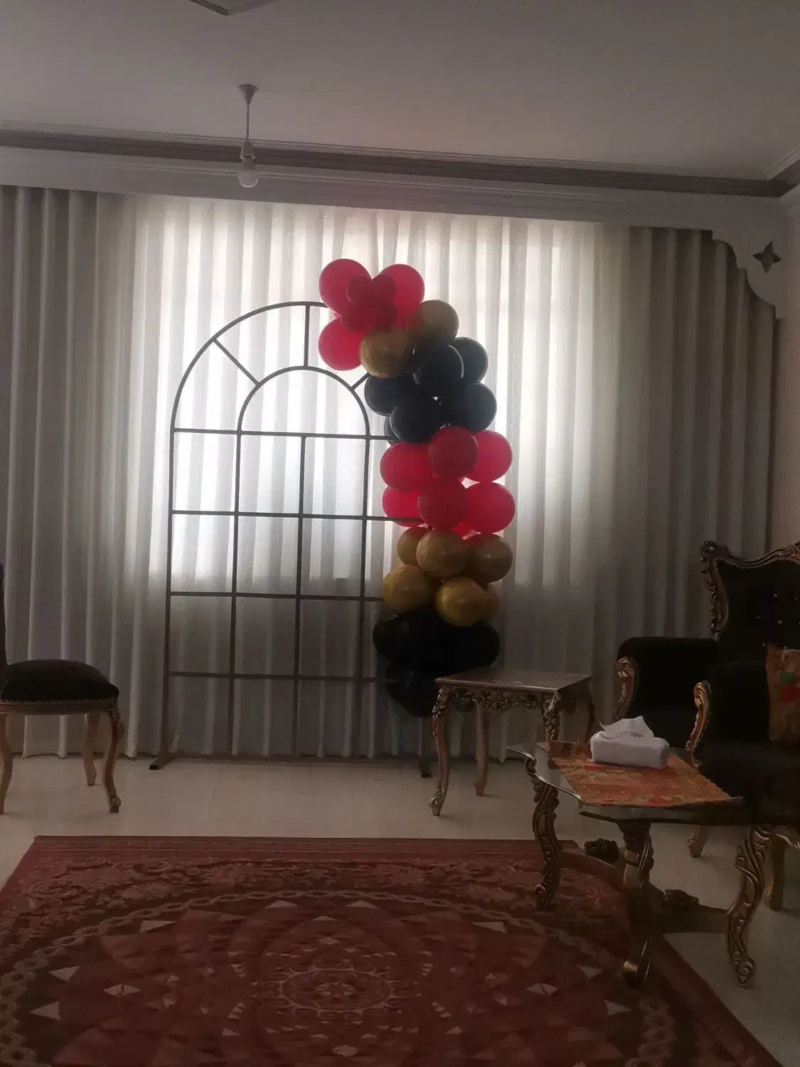 تم بادکنک قرمز و مشکی و طلایی|اسباببازی|قم, انصارالحسین|دیوار