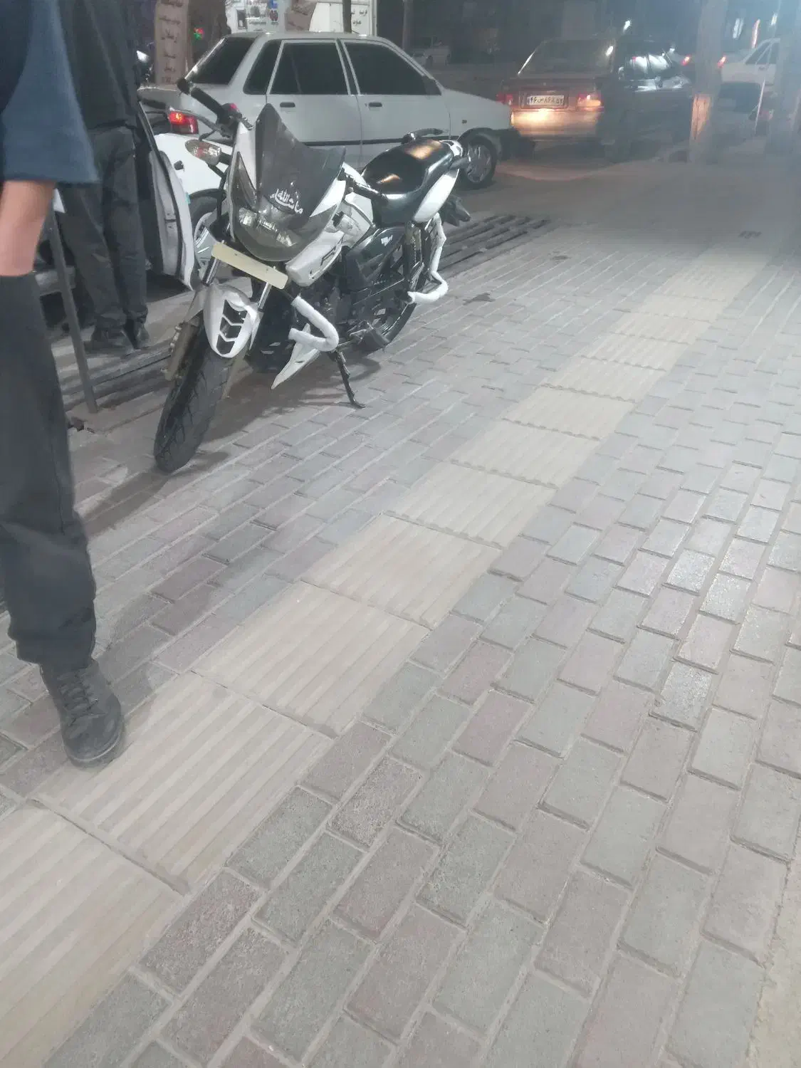 آپاچی ۸۹|موتورسیکلت|قائن, |دیوار