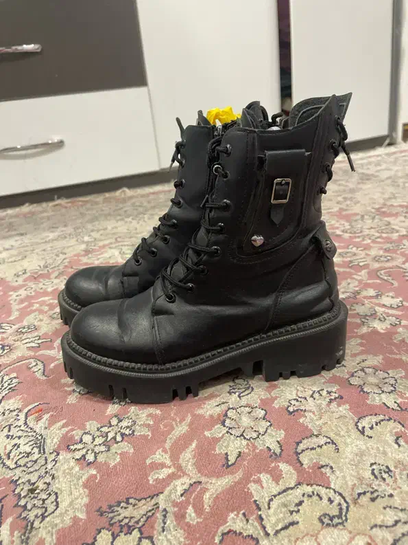 نیم بوت زیبا|کیف، کفش، کمربند|قم, سراجه (۱۵ خرداد)|دیوار