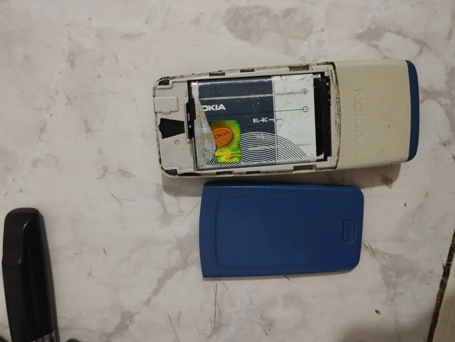 گوشی نوکیا ۱۱۱۰ و صا ایران و تاشو و تعدادی لوازم|موبایل|شیراز, دارالرحمه|دیوار