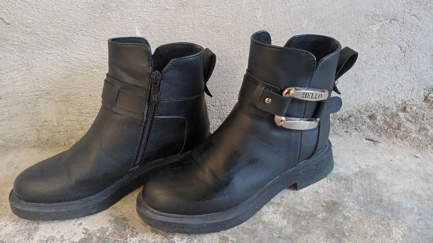 نیم بوت|کیف، کفش، کمربند|مسجد سلیمان, |دیوار