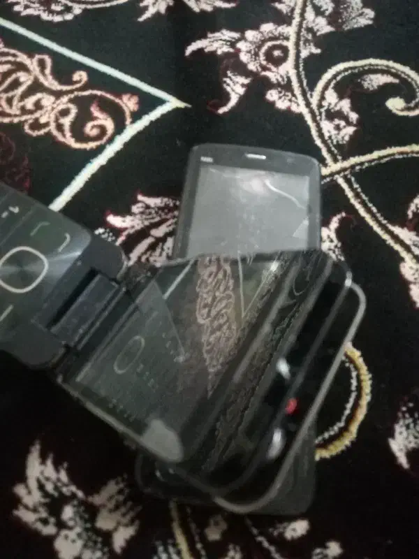 گوشی|موبایل|قم, چهل درخت‎|دیوار