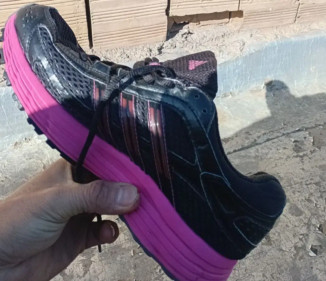 آدیداس فارماتون|کیف، کفش، کمربند|قم, ولیعصر|دیوار