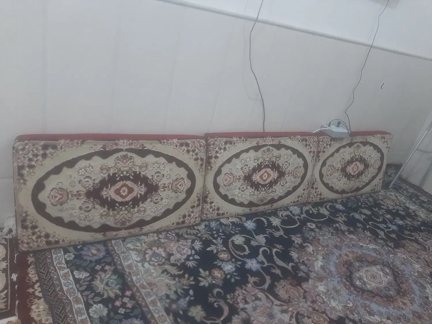 پشتی طرح برجسته‌ درحد نو|پشتی|قم, ولیعصر|دیوار