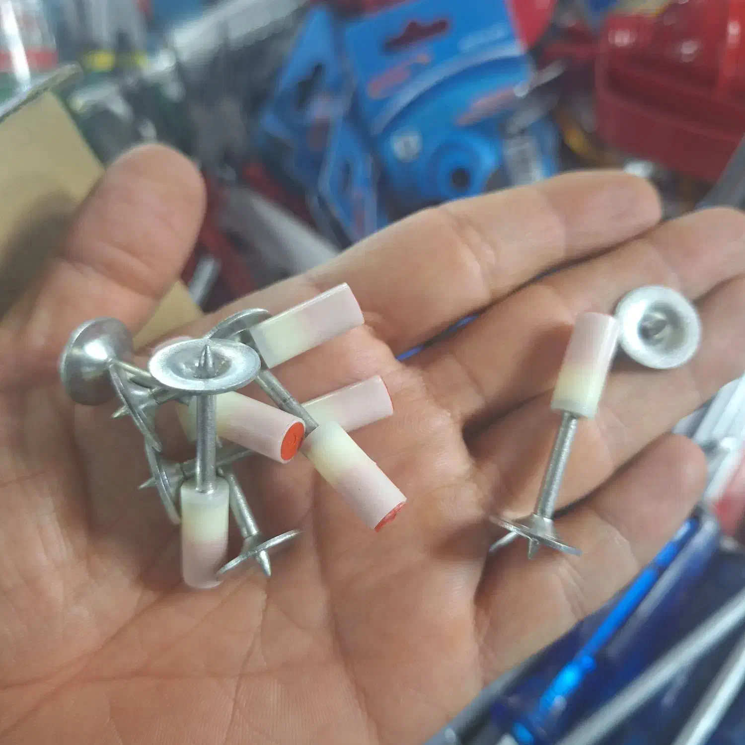 میخ چاشنی|ابزارآلات|شیراز, کوشک میدان|دیوار