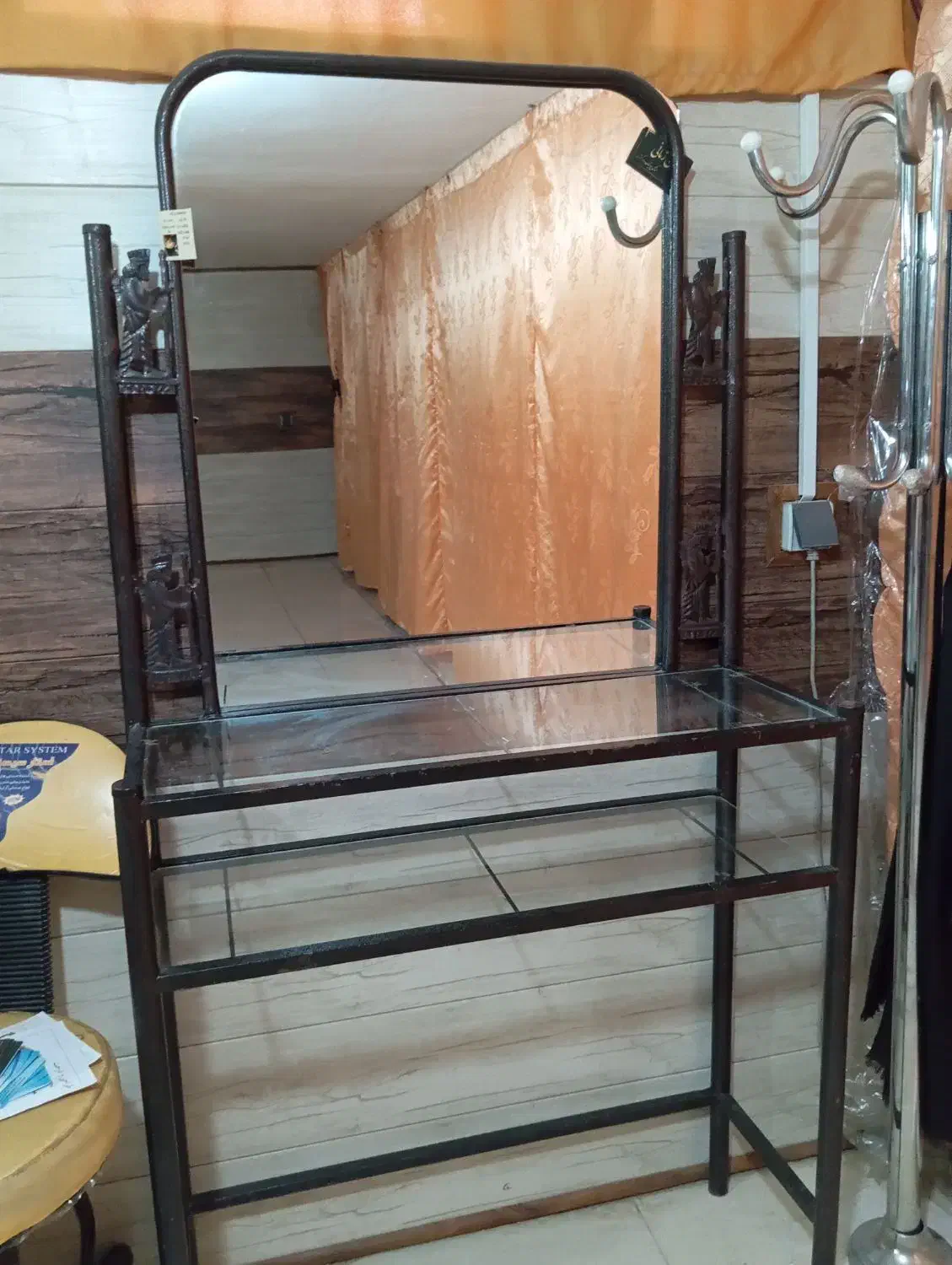 میز|آرایشگاه و سالنهای زیبایی|تربت جام, شهید نصرالهی|دیوار