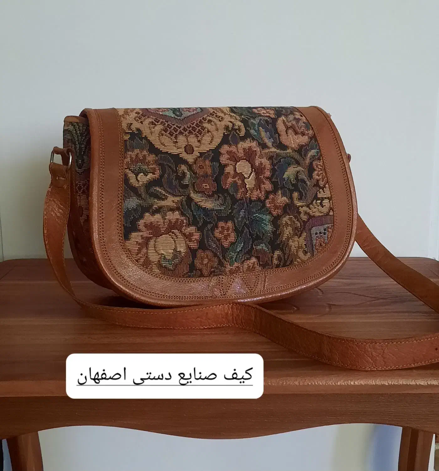 تعدادی وسایل صنایع دستی|پرده، رانر، رومیزی|رشت, کوی مهر|دیوار