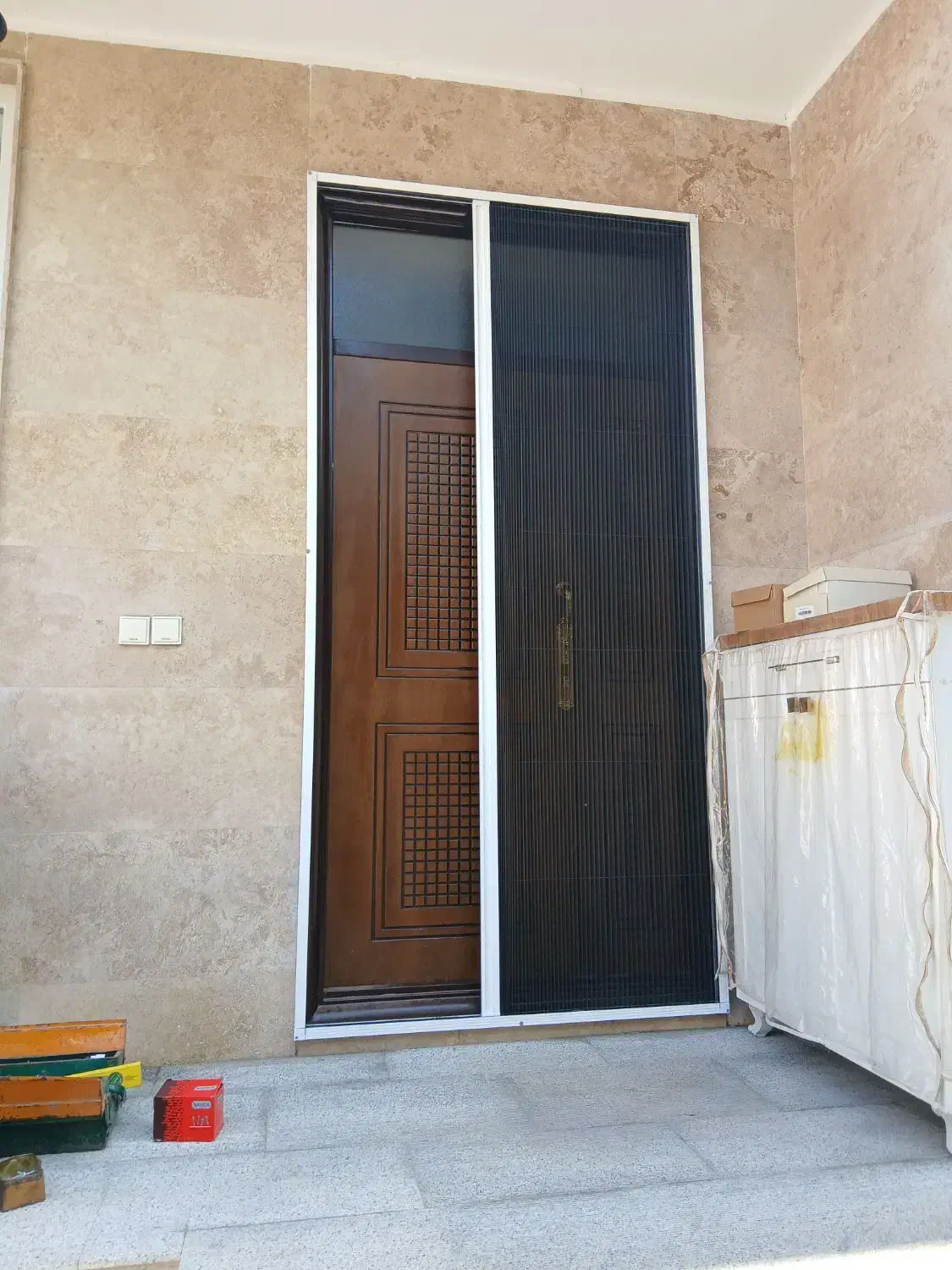 نصب انواع توری پلیسه کشویی و توری ثابت آلومینیومی|خدمات پیشه و مهارت|اردبیل, |دیوار